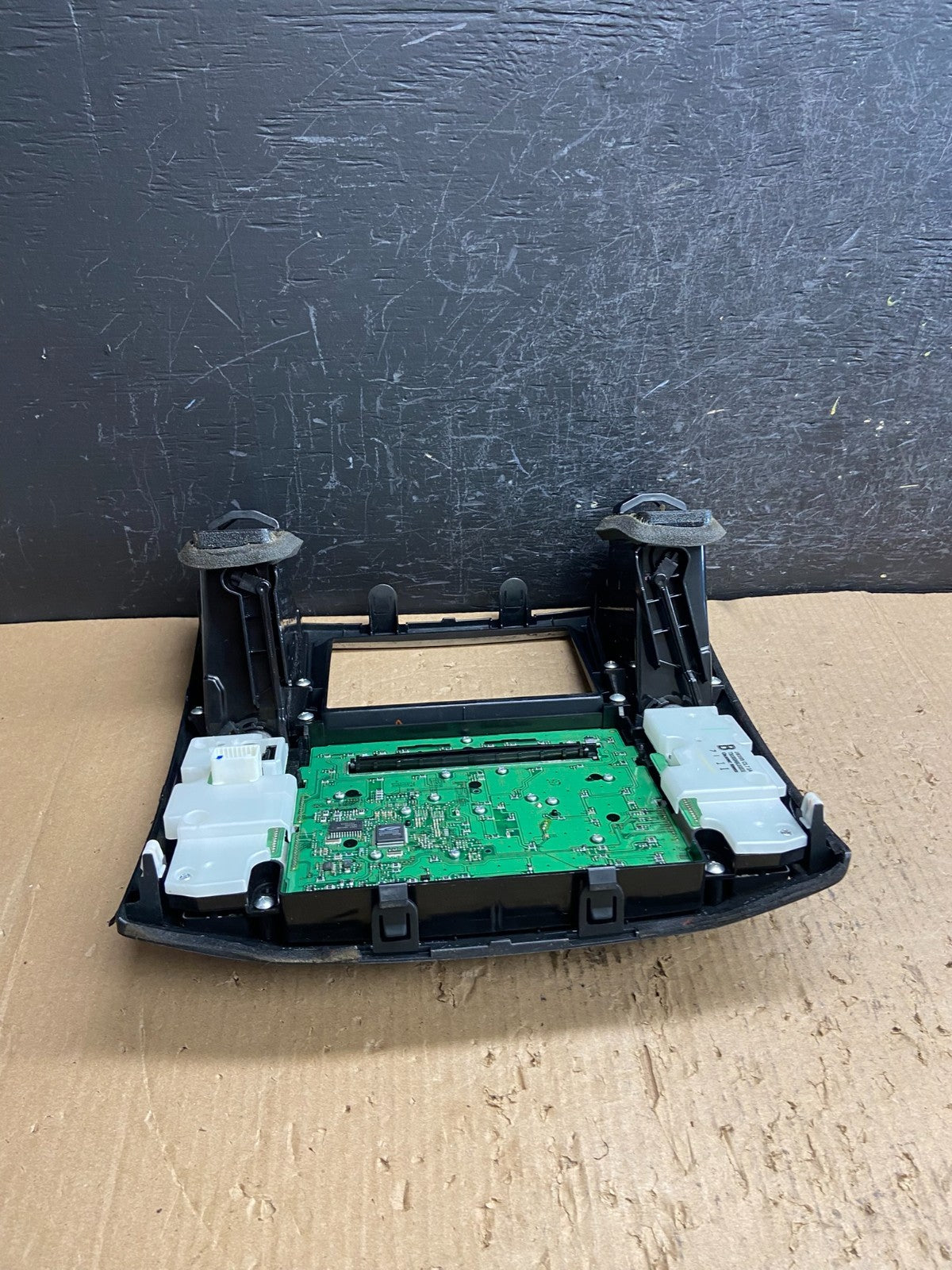 2006 to 2008 Infiniti FX35 FX45 Radio Console Trim Bezel Climate Control AF14534
