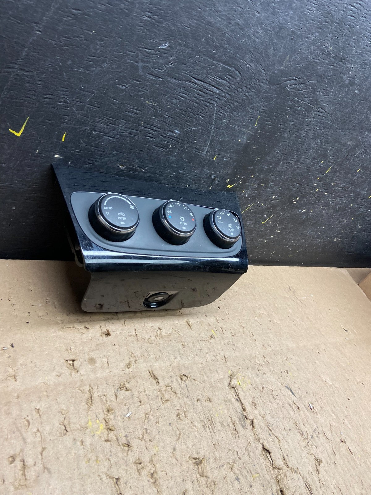 2011-2014 Chrysler 200 Heater AC Climate Switch Temperature Control T8671 DG1