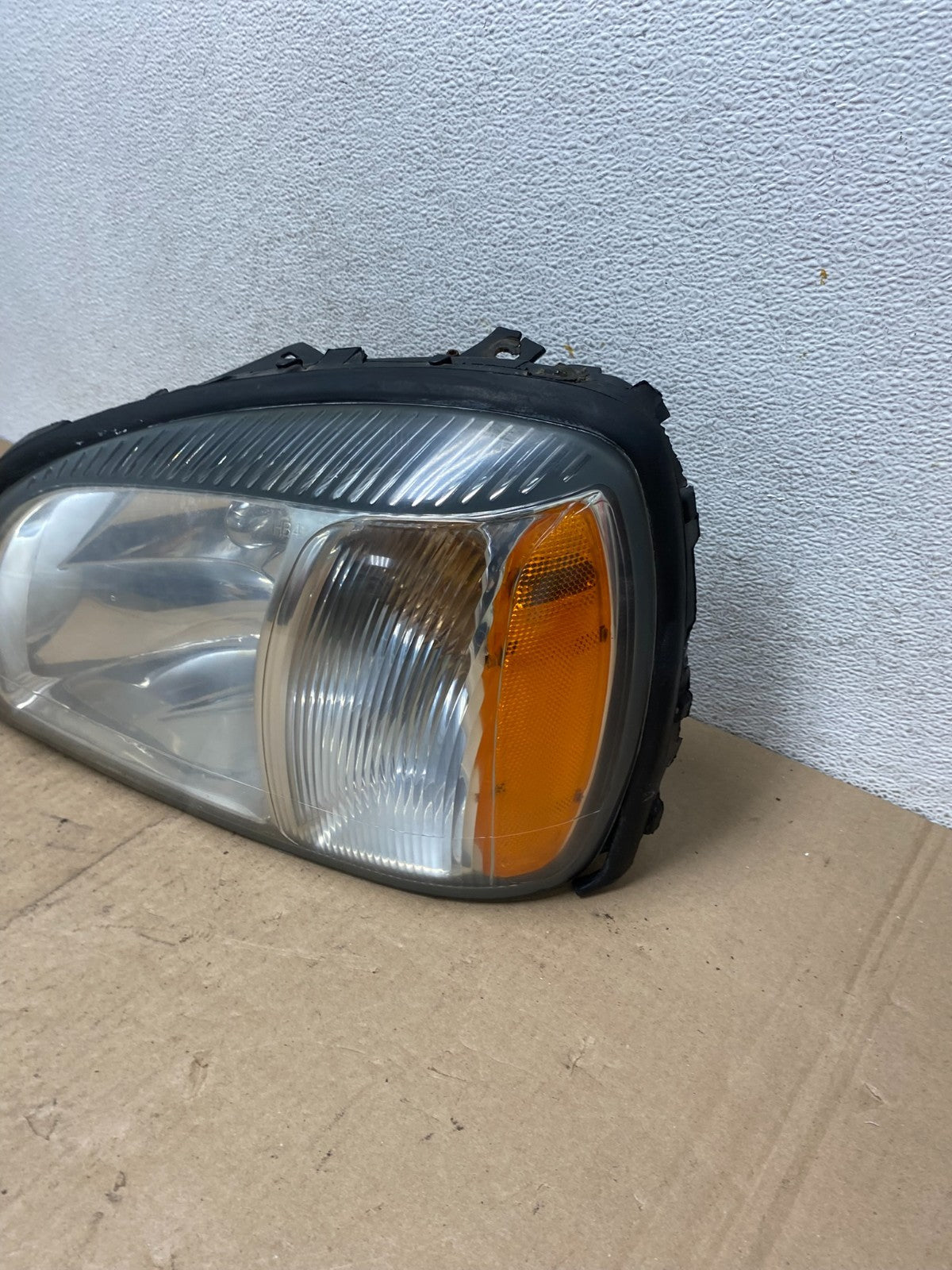 2000 to 2005 Cadillac Deville Left Driver LH Side Headlight AG4709 DW1