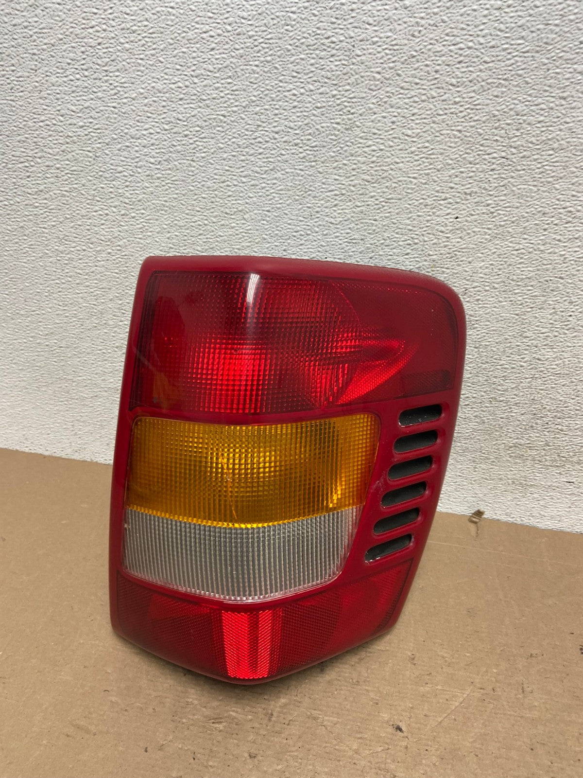 1999-2004 Jeep Grand Cherokee WJ Right Passenger Rh Tail Light AF4982 LK0