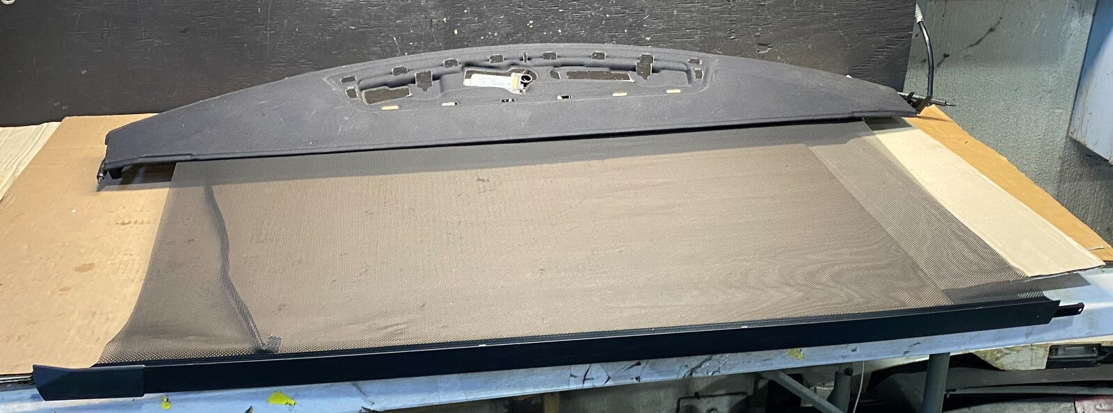 2012-2017 Mercedes W218 CLS550 Rear Window Sun Shade Roller Blind Trim O6807 DG3