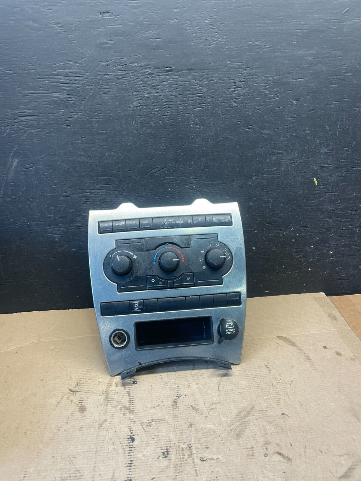2005 2006 2007 Jeep Commander Grand Cherokee A/C Climate Control Bezel N7452 DG0