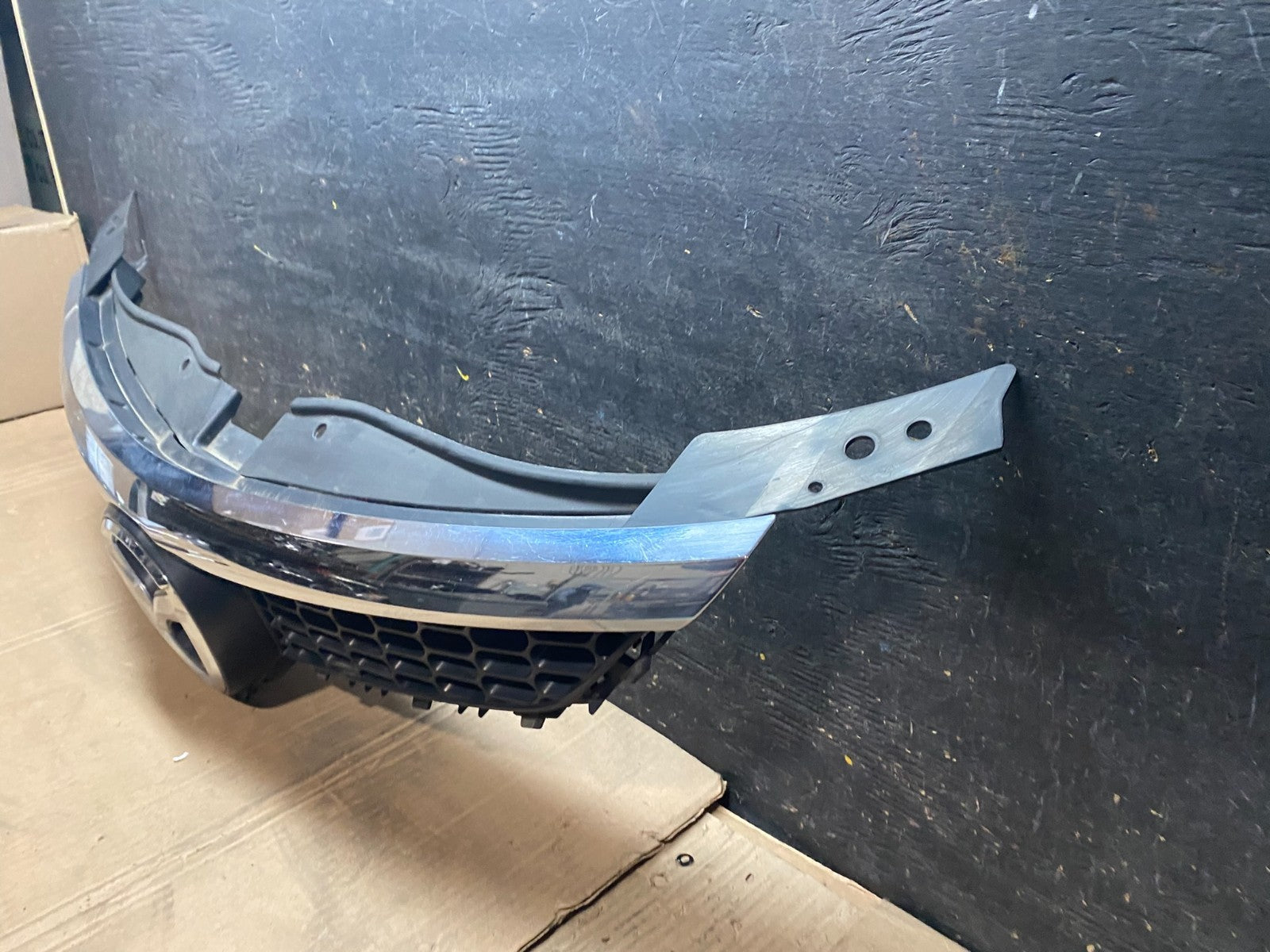2007 - 2009 Mazda CX9 CX-9 Front Upper Grill Grille Emblem OEM V9947 DG1
