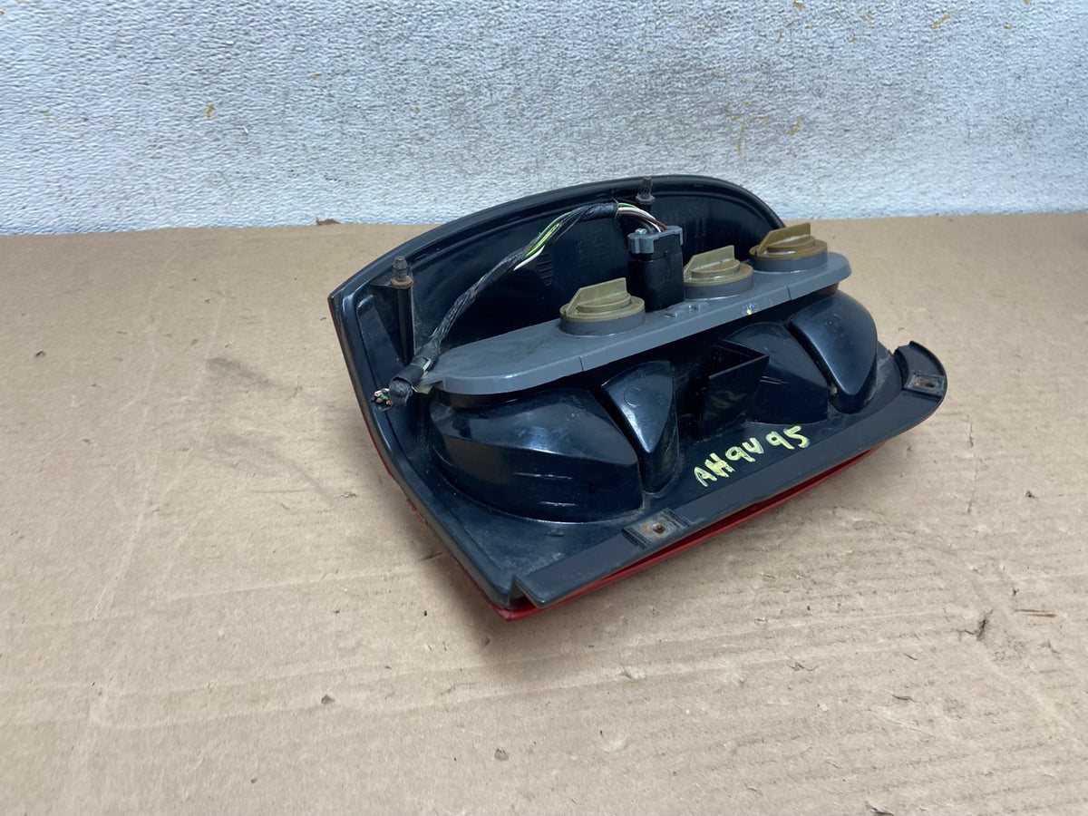 2002 2003 2004 Jeep Liberty Right Passenger Rh Side Tail Light AH9495 LK6