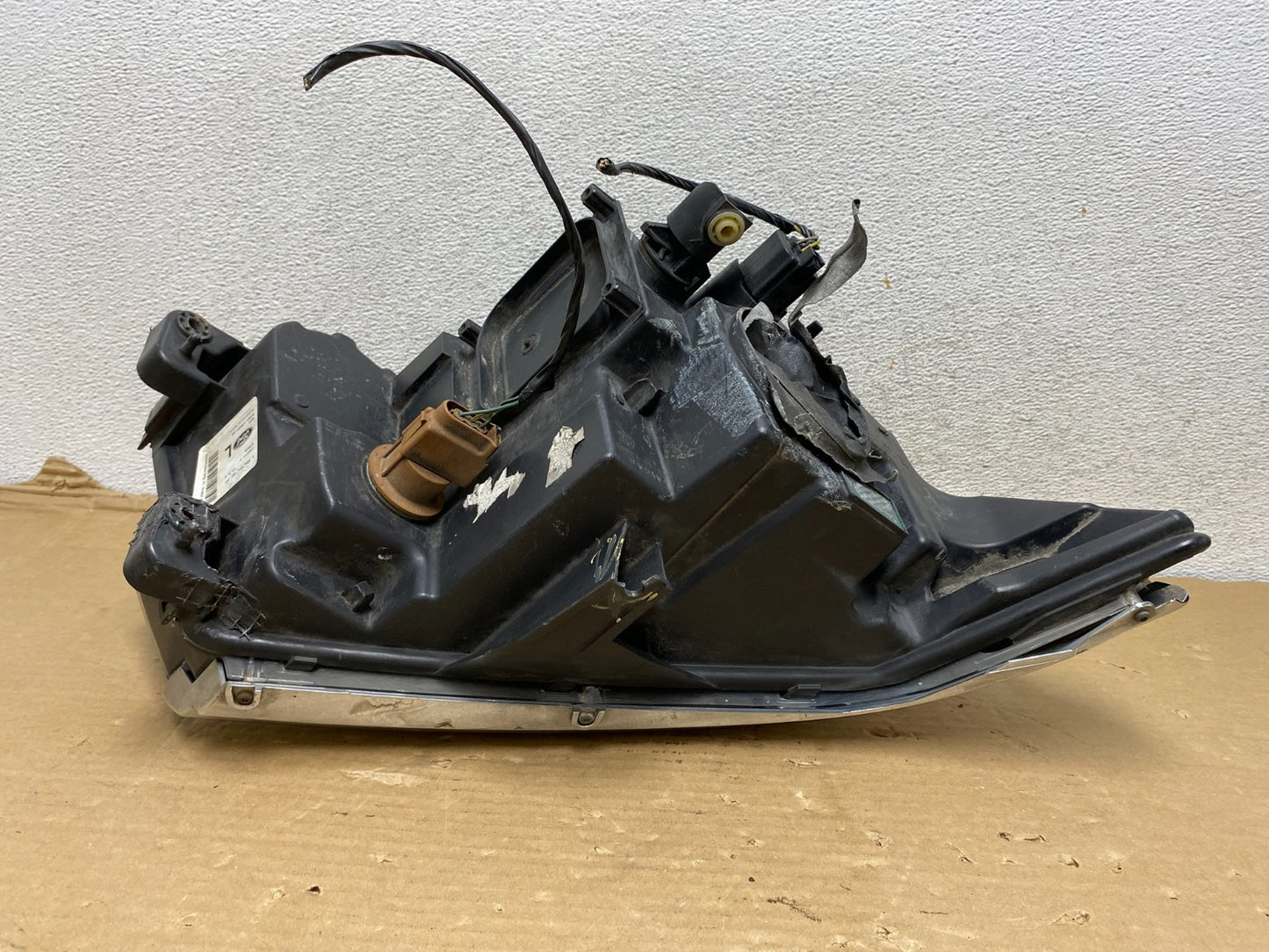 2011 to 2014 Ford Edge Front Left Driver Side Headlight Halogen AG9202 DW7
