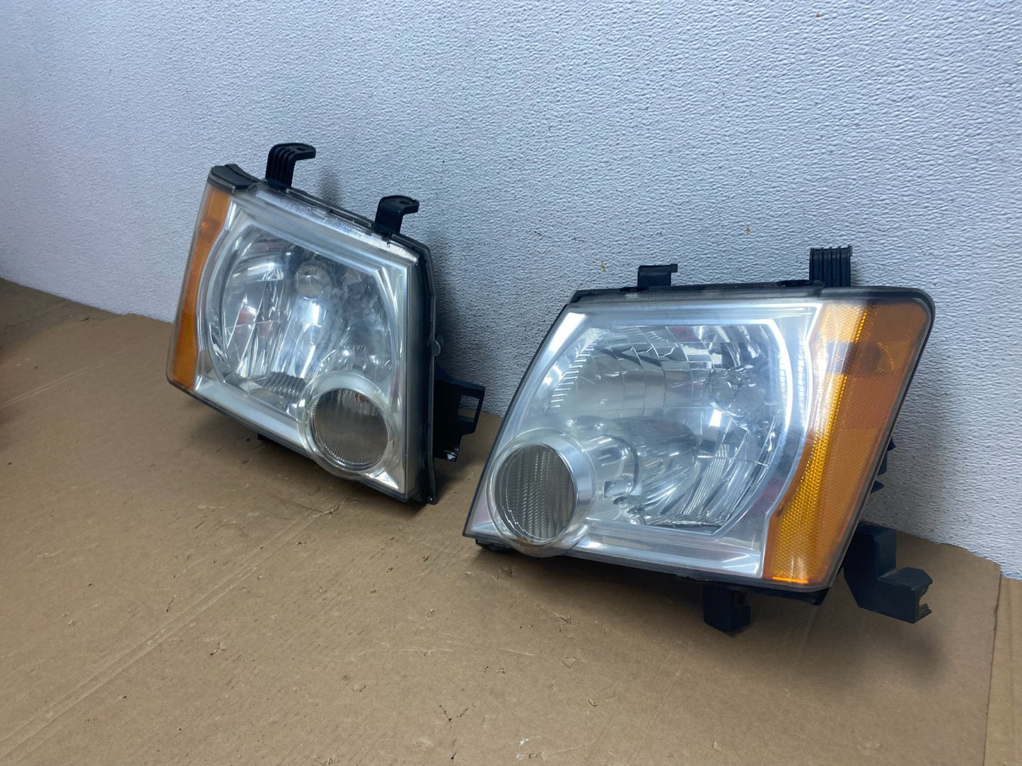 2005-2015 Nissan Xterra Driver Left+Right Side Set Headlights AD7931 DW1