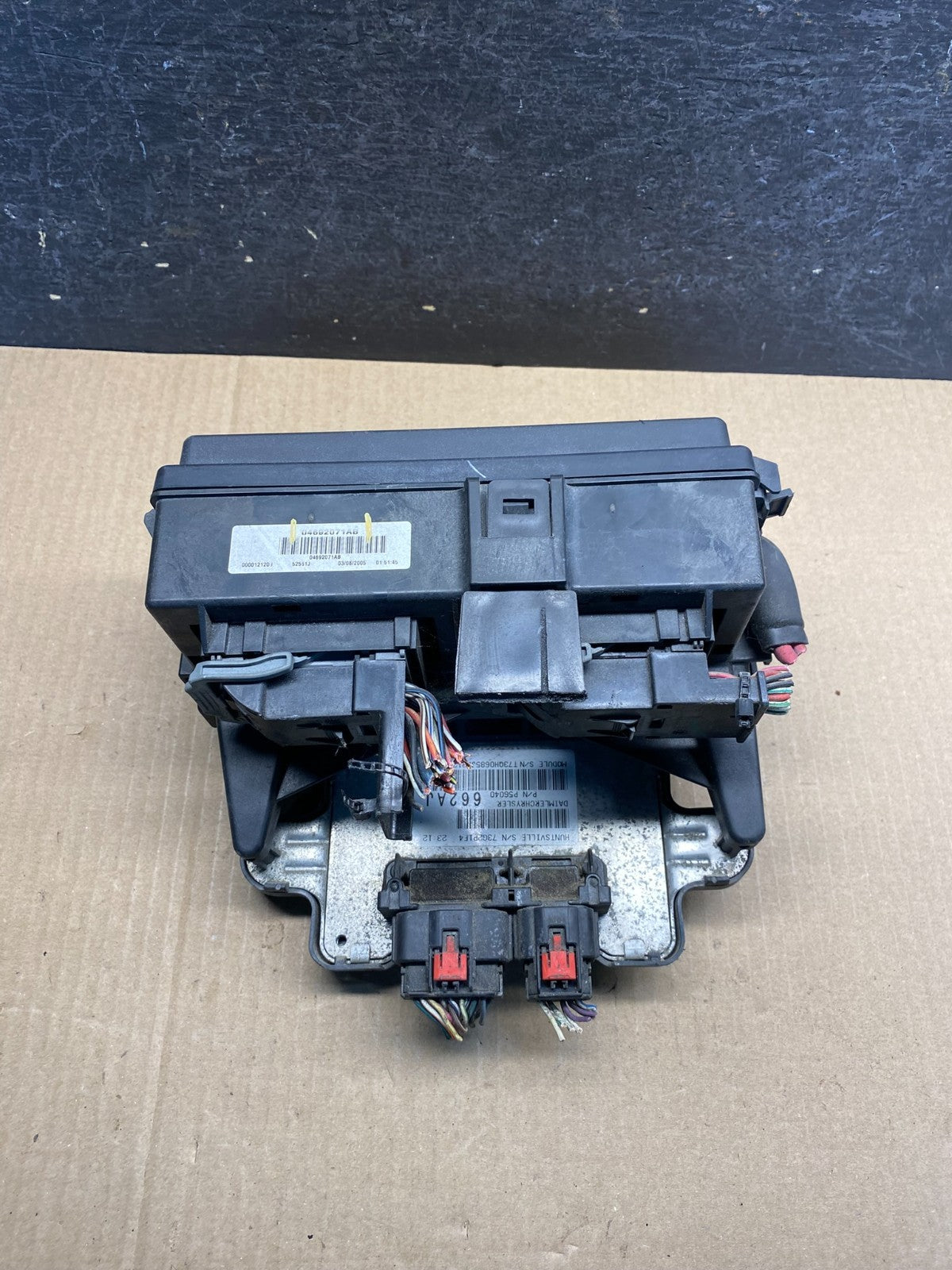 2005 Jeep Grand Cherokee BMC Body Module Power Fuse Box Relay AG9459 DW0