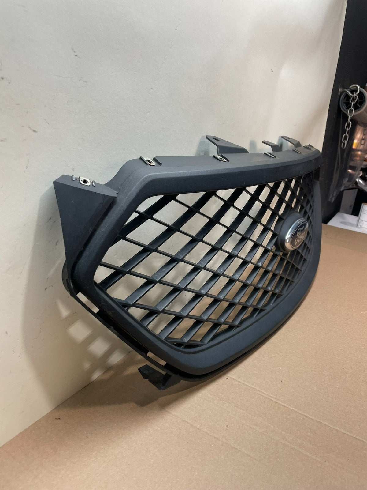 2013 to 2019 Ford Taurus Front Upper Grill Grille AI8596 DG2