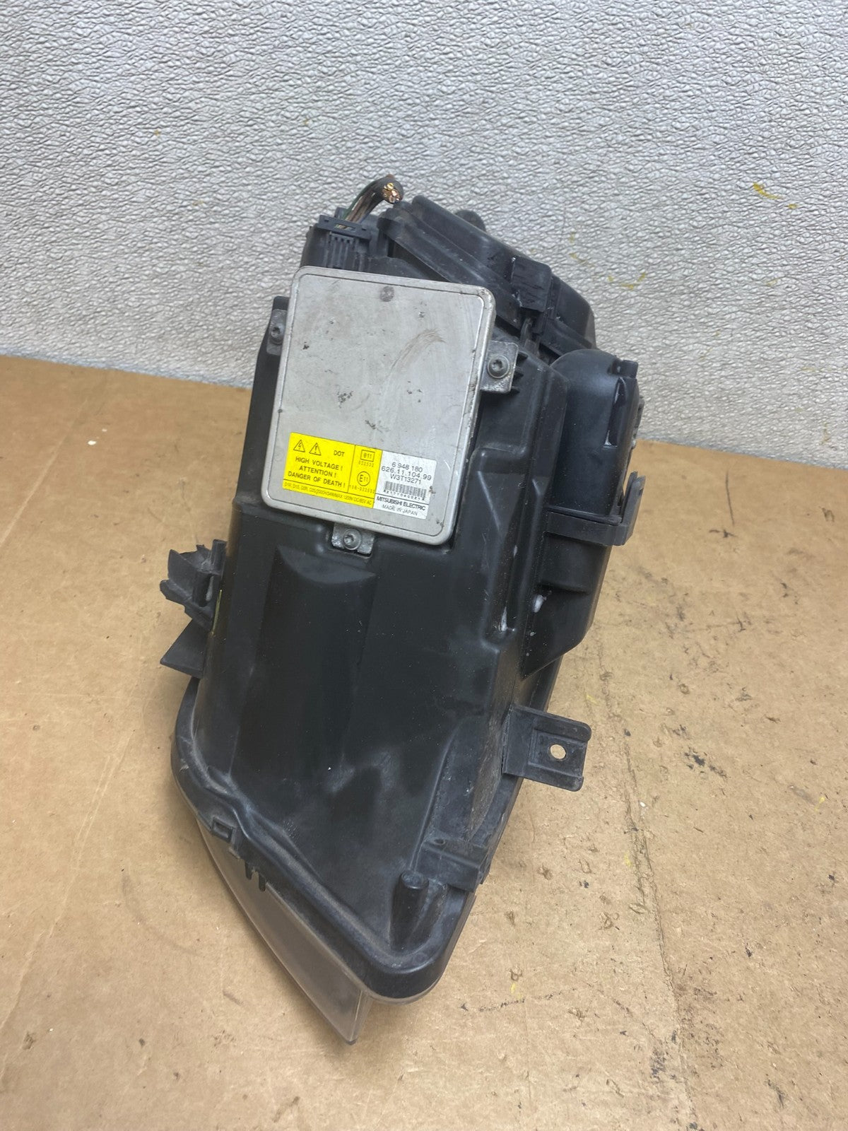 Xenon HID AFS 2006 to 2008 BMW 3 Series Headlight Right Passenger Side OEM X673011