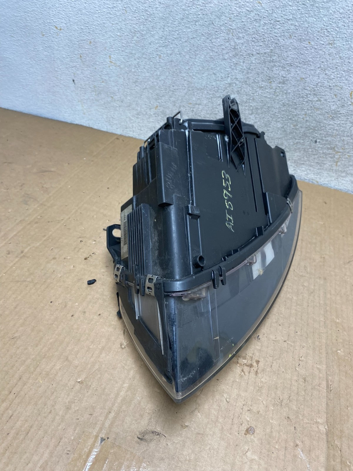 Halogen 2003 to 2006 Audi A4 Convertible Right Passenger RH Headlight AI8953 DW10