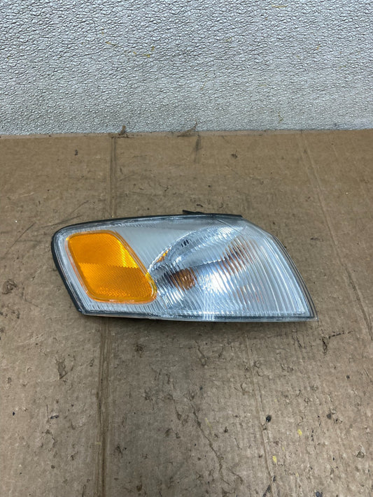 1997 1998 1999 Toyota Camry Right Passenger RH Turn Signal AA35590