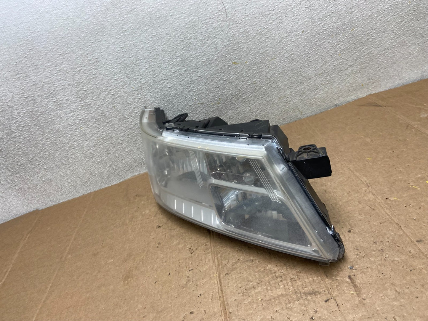 2009 to 2017 Dodge Journey Headlight Right Passenger Rh Halogen Oem AA2692 PS1