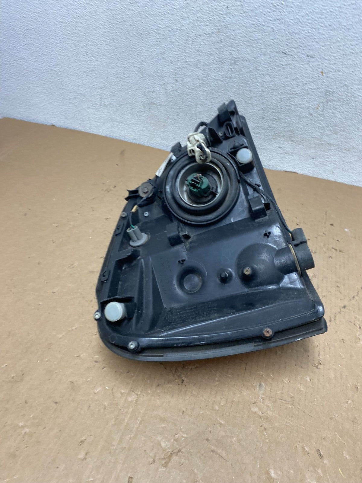 2004 - 2007 Ford Freestar Left Driver LH Side Headlight Halogen AD8097 DW7