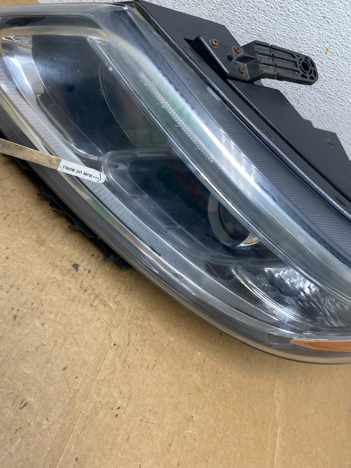 2014 to 2015 Kia Sorento Left Driver LH Side Headlight Halogen AE3283 DW4