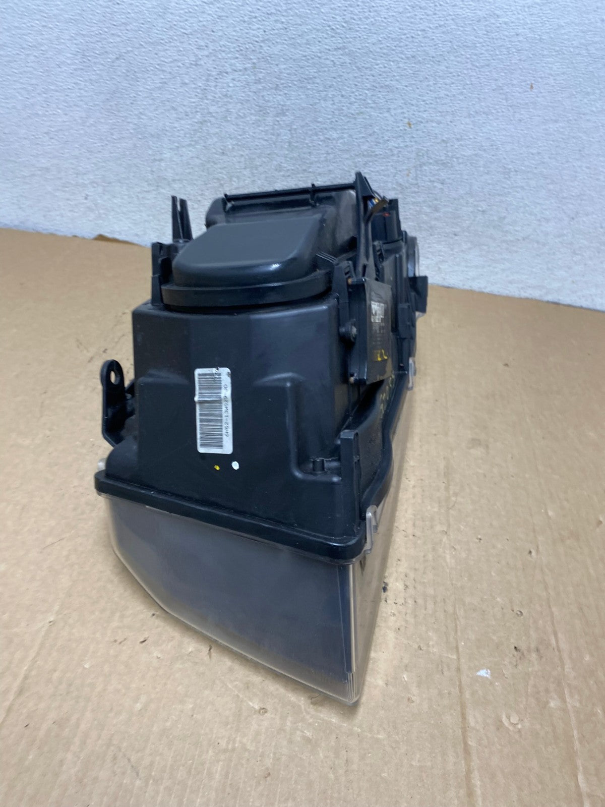 2008-2012 Land Rover LR2 Right Passenger RH Side Xenon Headlight AG2035 LK9