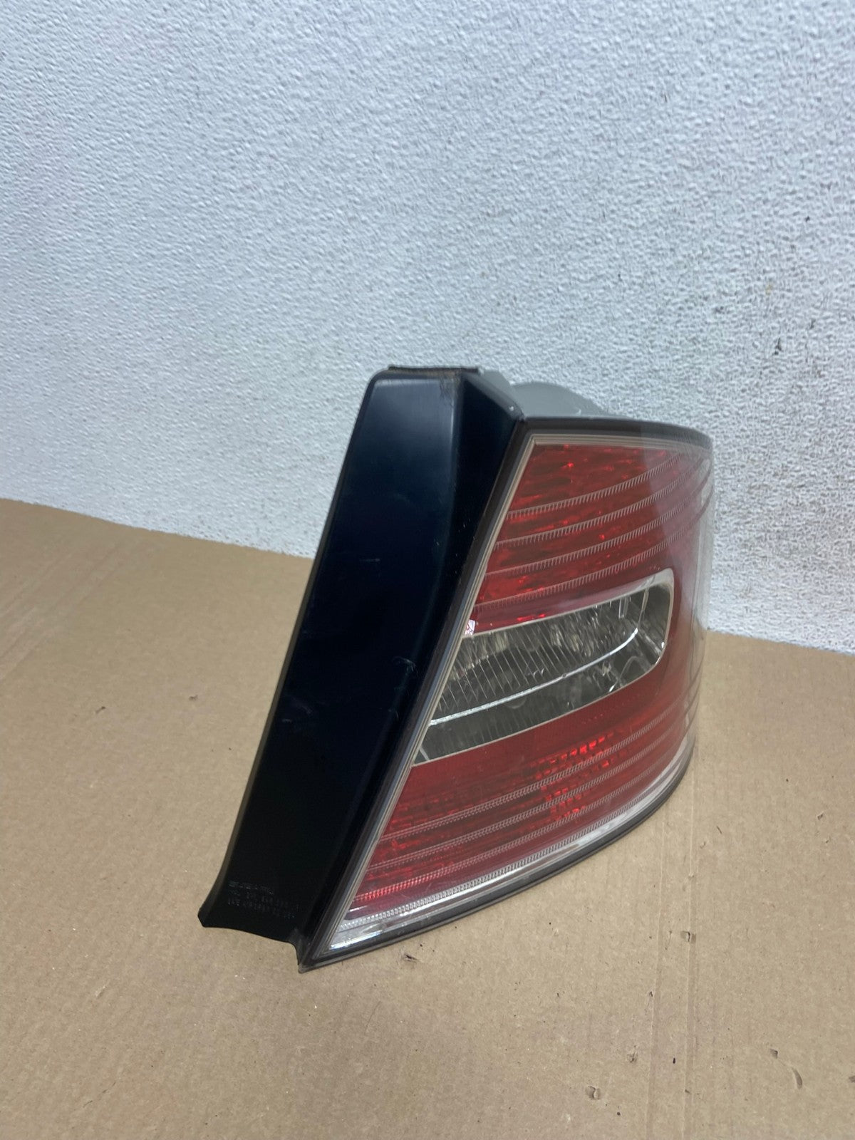 2005 to 2007 Subaru Legacy Outback Right Passenger RH Tail Light AE9435 LK2
