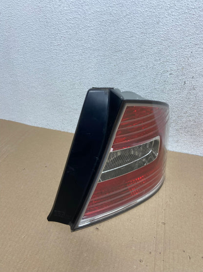 2005 to 2007 Subaru Legacy Outback Right Passenger RH Tail Light AE9435 LK2
