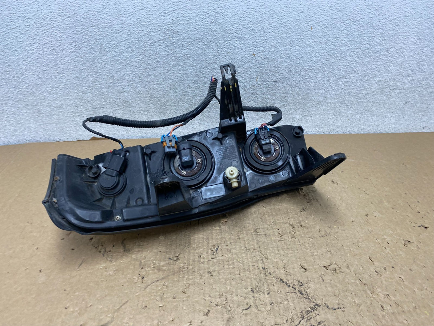 2006 to 2007 Saturn Vue Headlight Right Passenger Side Halogen AF8423 DW6