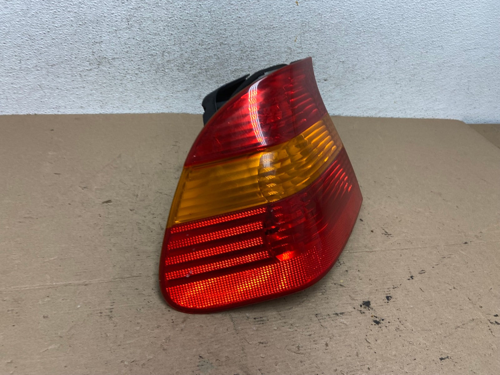 2002 - 2005 BMW 3 E46 Series Left Driver Side Lh Tail Light AF4986 LK2