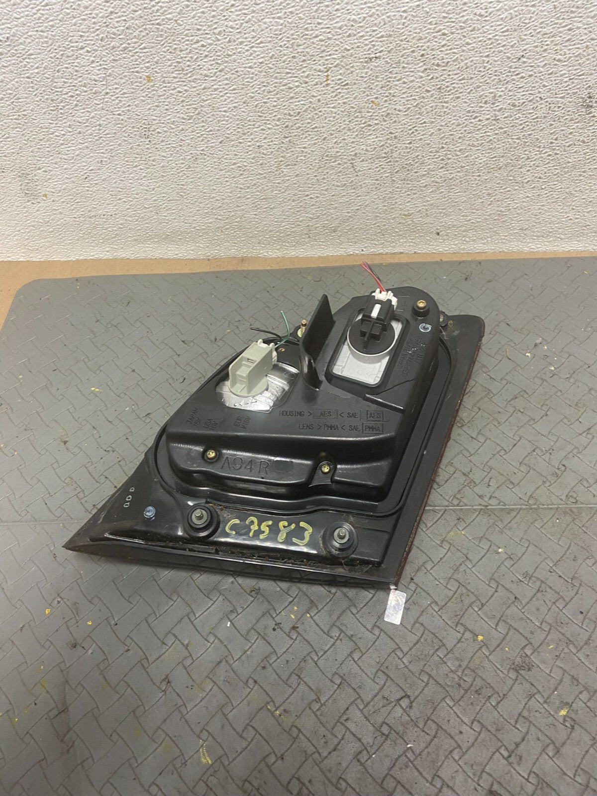 2000-2001 Infiniti i30 Right Passenger Rh Side Tail Light Inner Oem C75836