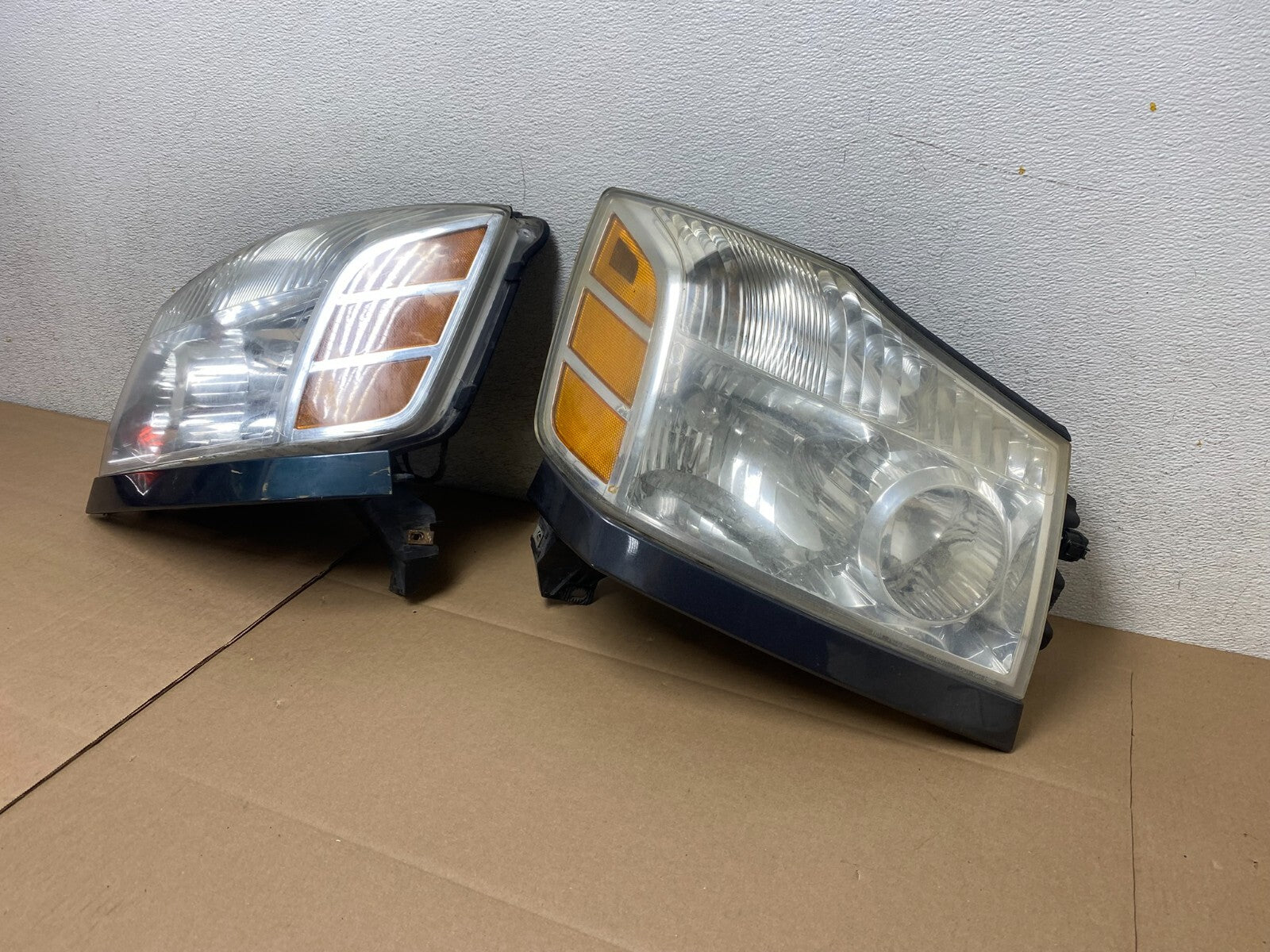 2004 to 2007 Nissan Armada Left+Right Side Set Headlights Oem M4613 DW1