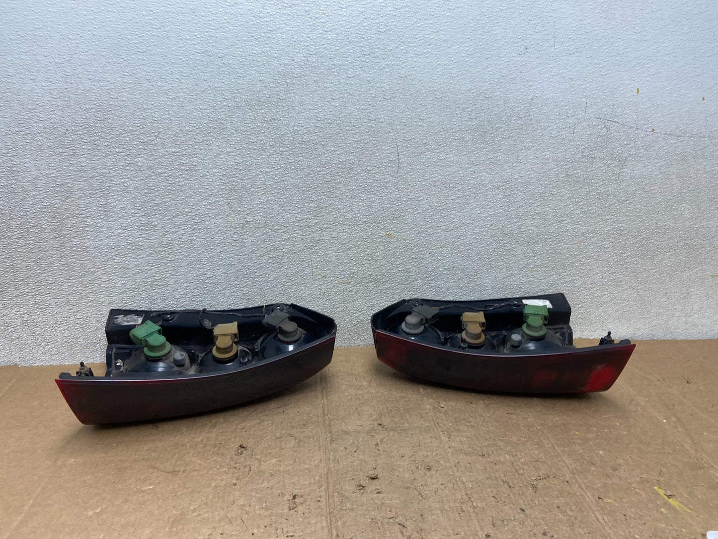 2005 2006 Mazda Tribute Left+Right Side Tail Lights AA3981 DW5