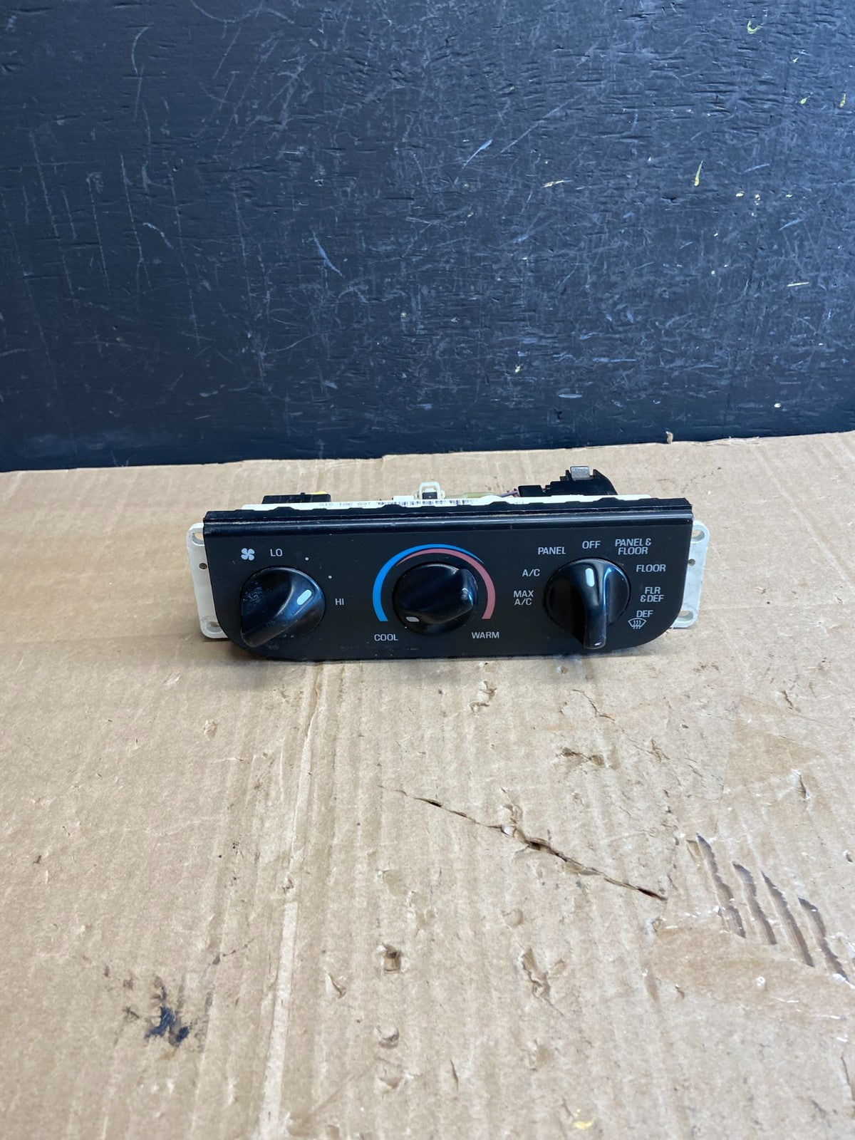 1997 to 2004 Ford F150 F250 Expedition Heater A/C Climate Control AE1849 DG0