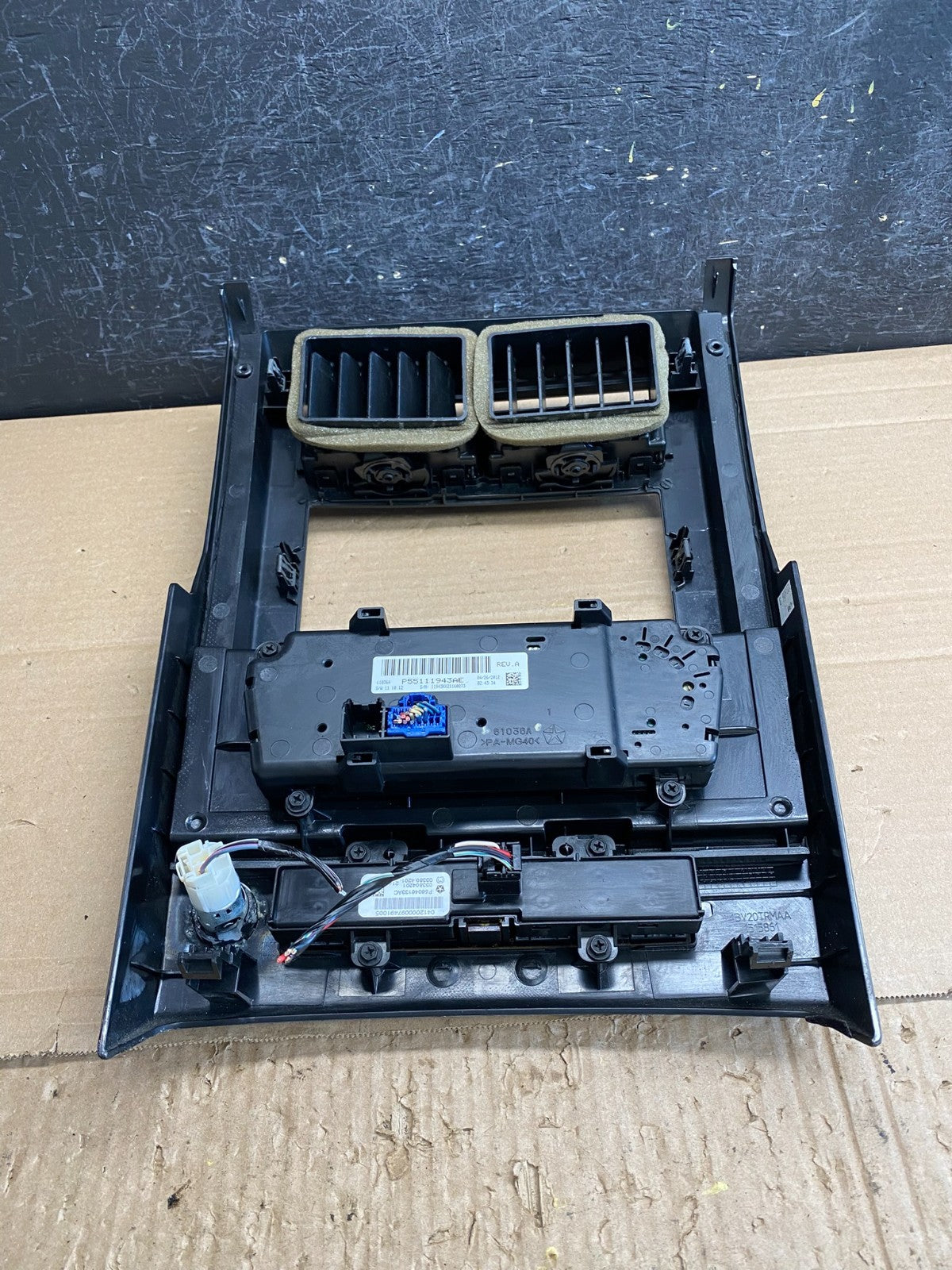 2008 to 2012 Jeep Liberty Dash Climate Temperature Control Radio Bezel AG0085 DG4