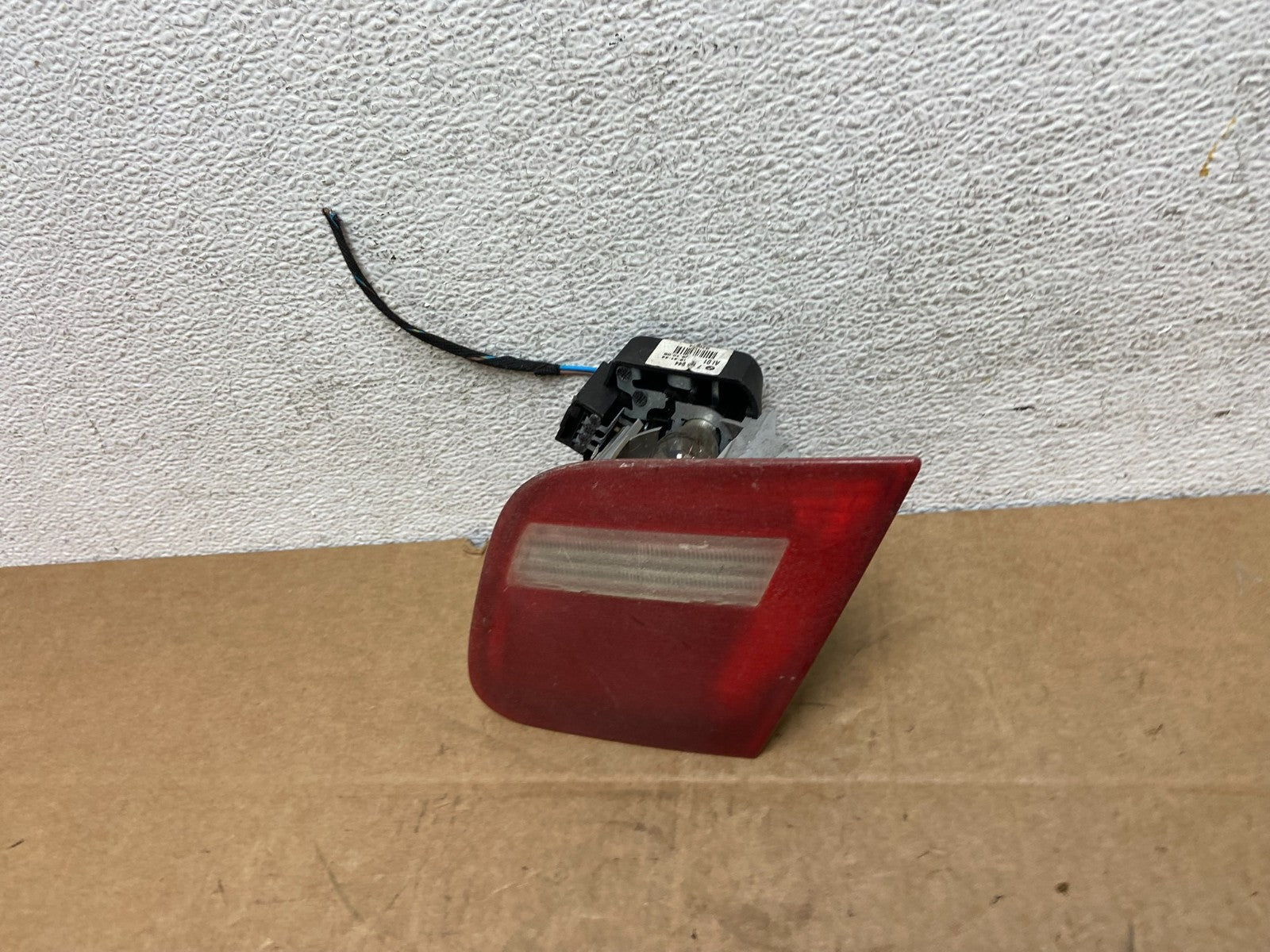 2003-2006 BMW 330I E46 Coupe Right Passenger Side Tail Light Inner AD6310 DW1