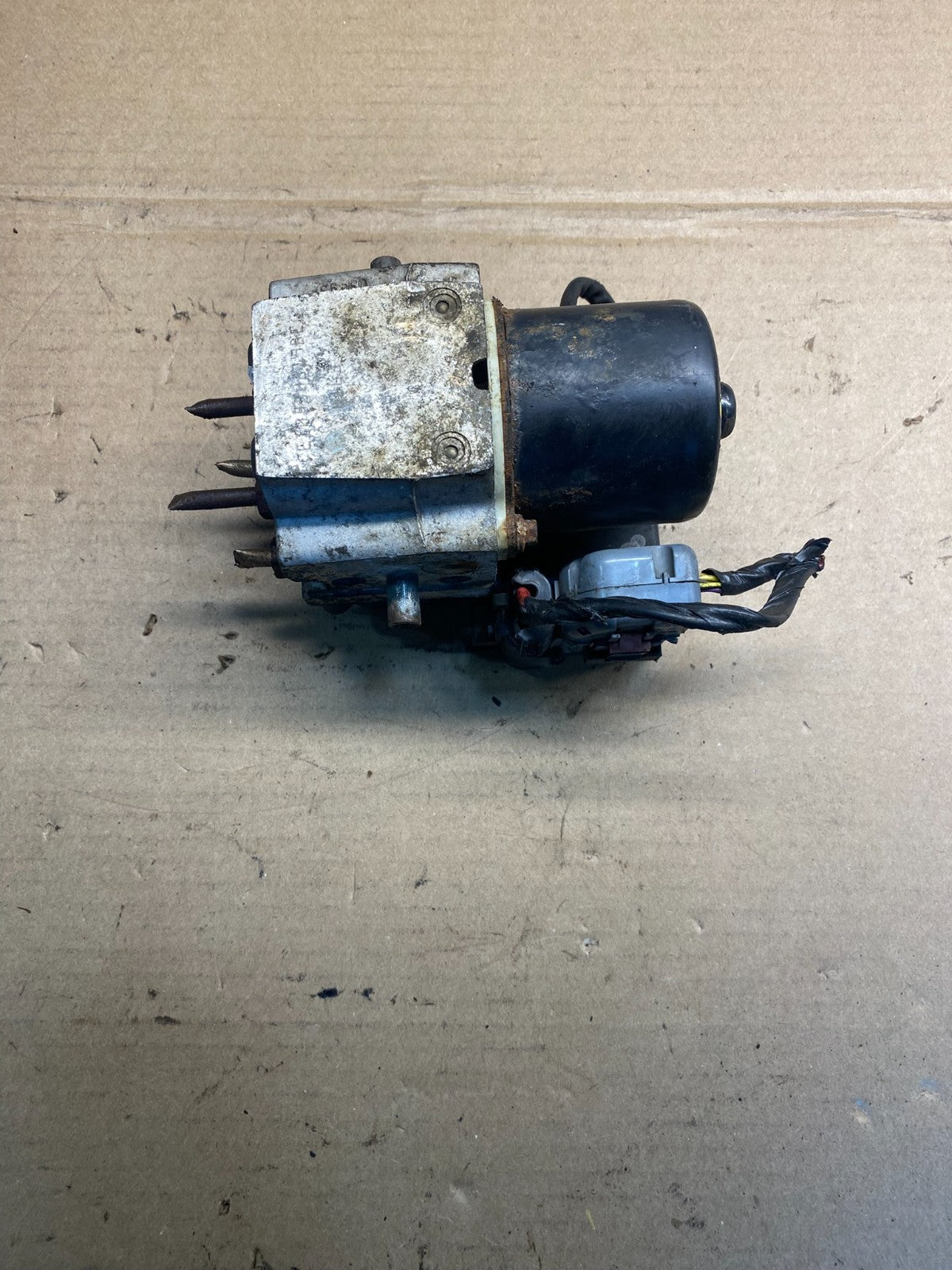 2003 - 2005 Chevrolet Silverado GMC Sierra ABS Anti-Lock Brake Module AB73001