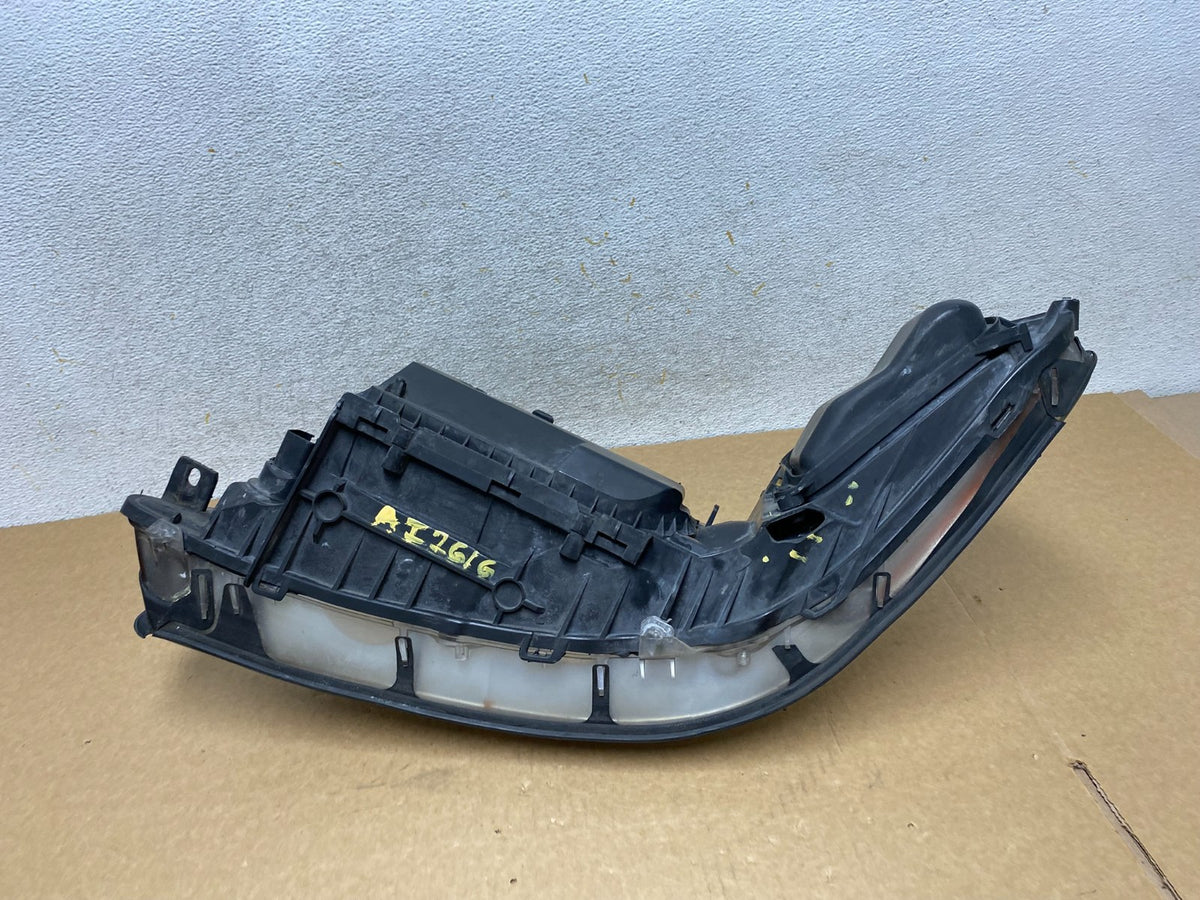 2005 to 2011 Lincoln Town Car Right Passenger Rh Side Headlight AI2616 DW8