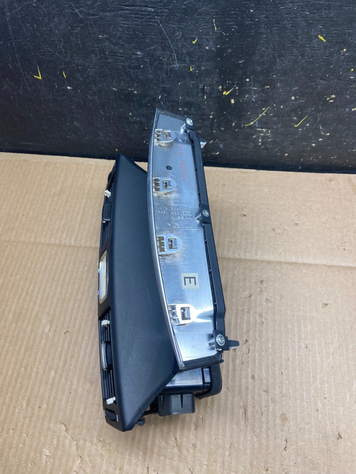 2011 2012 2013 Infiniti M37 Center Dash Radio Bezel W/ Vents Clock u6013 DG3