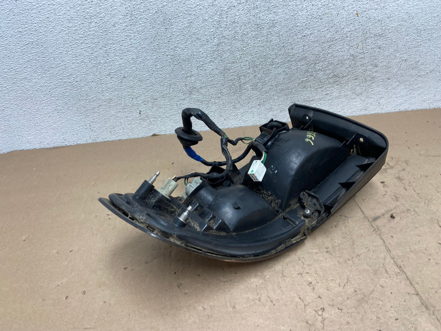 1992 1993 1994 Toyota Camry Left Driver LH Side Tail Light AG5666 LK6