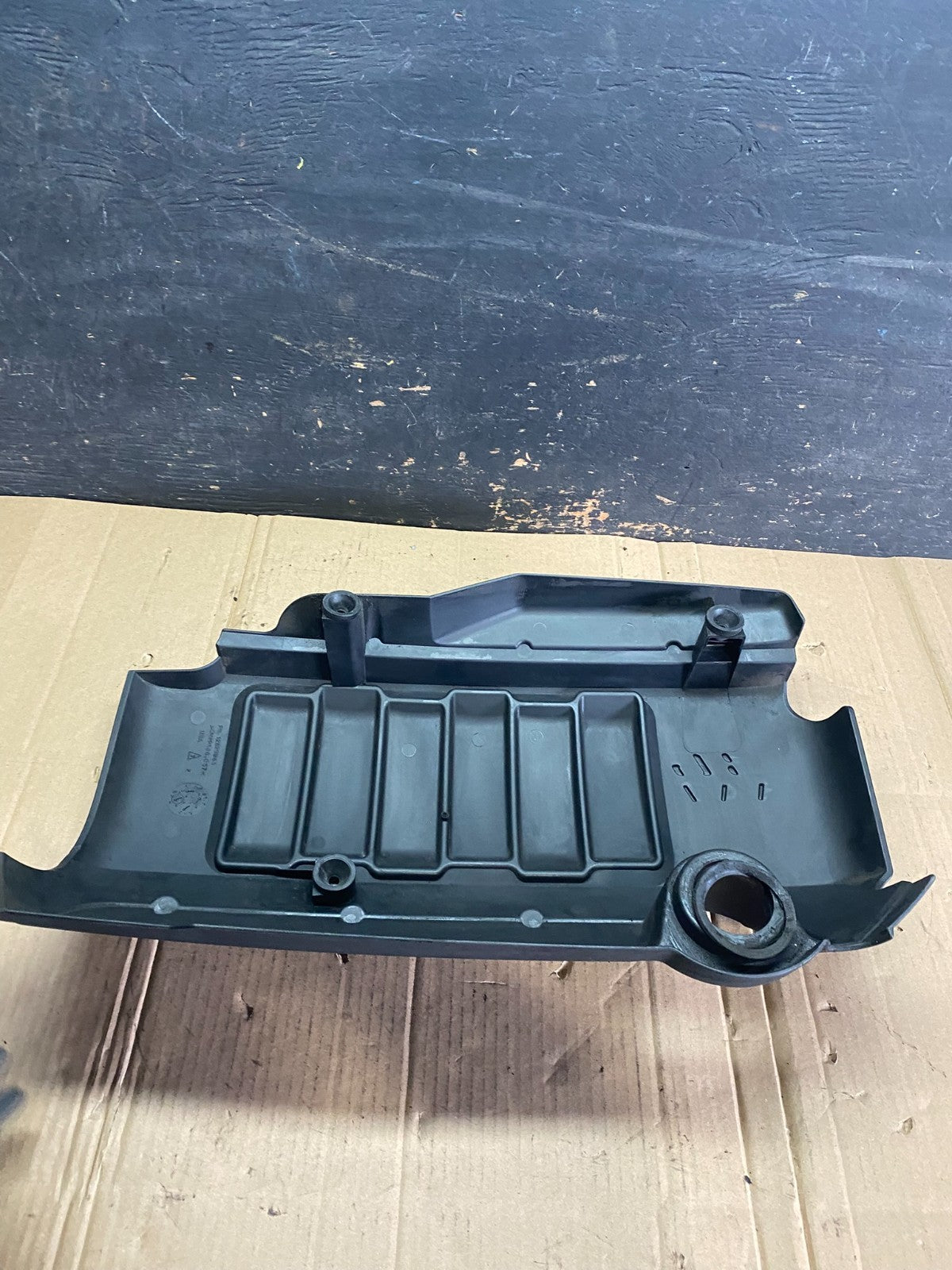 2007 to 2008 GMC Acadia 3.6L VVT Engine Cover Shield OEM s5997 DG5