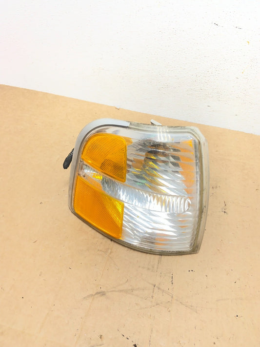 2002-2004 Ford Explorer Front Right Passenger RH Side Turn Signal ad6356 DG0