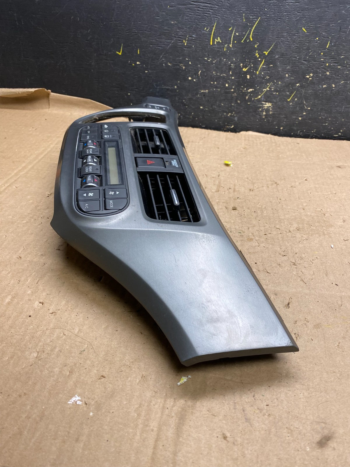 2005 to 2010 Honda Odyssey  Radio Climate Control Dash Trim Bezel z1813 DG2