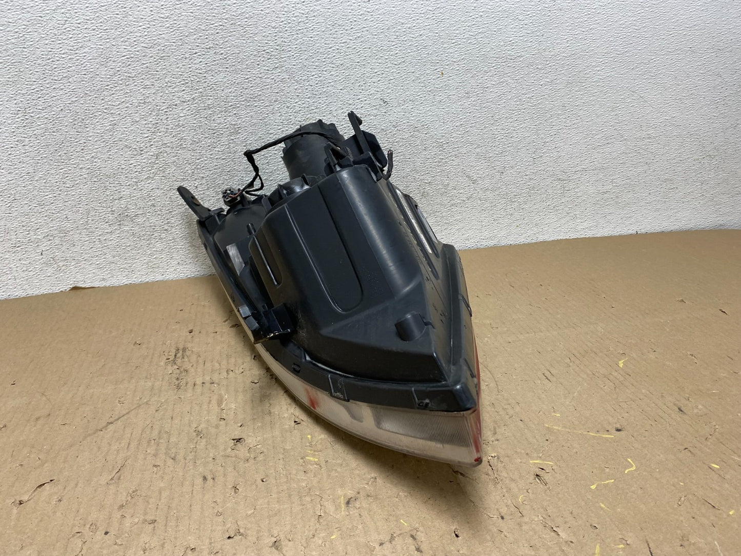 2008-2012 Kia Sedona Right Passenger RH Side Headlight Halogen DEPO AG8068 DW6