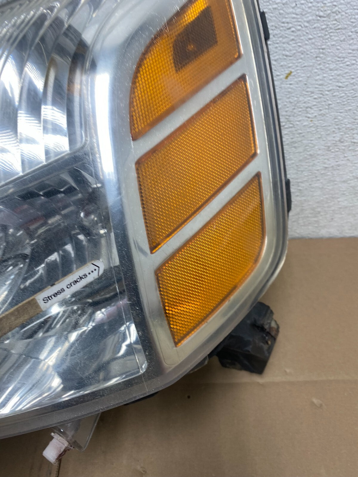 2004 to 2007 Nissan Armada Left Driver Lh Side Headlight Halogen M4620 DW8