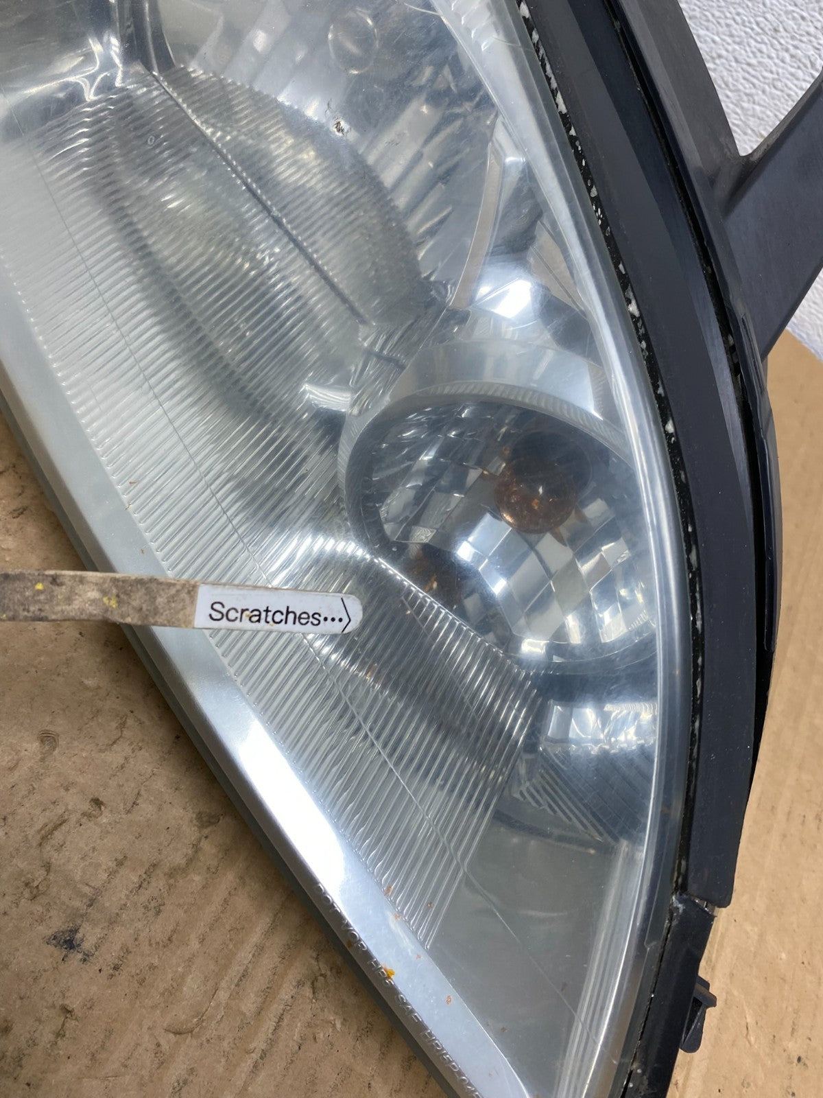 2005-2007 Ford Focus Right Passenger RH Side Headlight Halogen AC7757 DW3