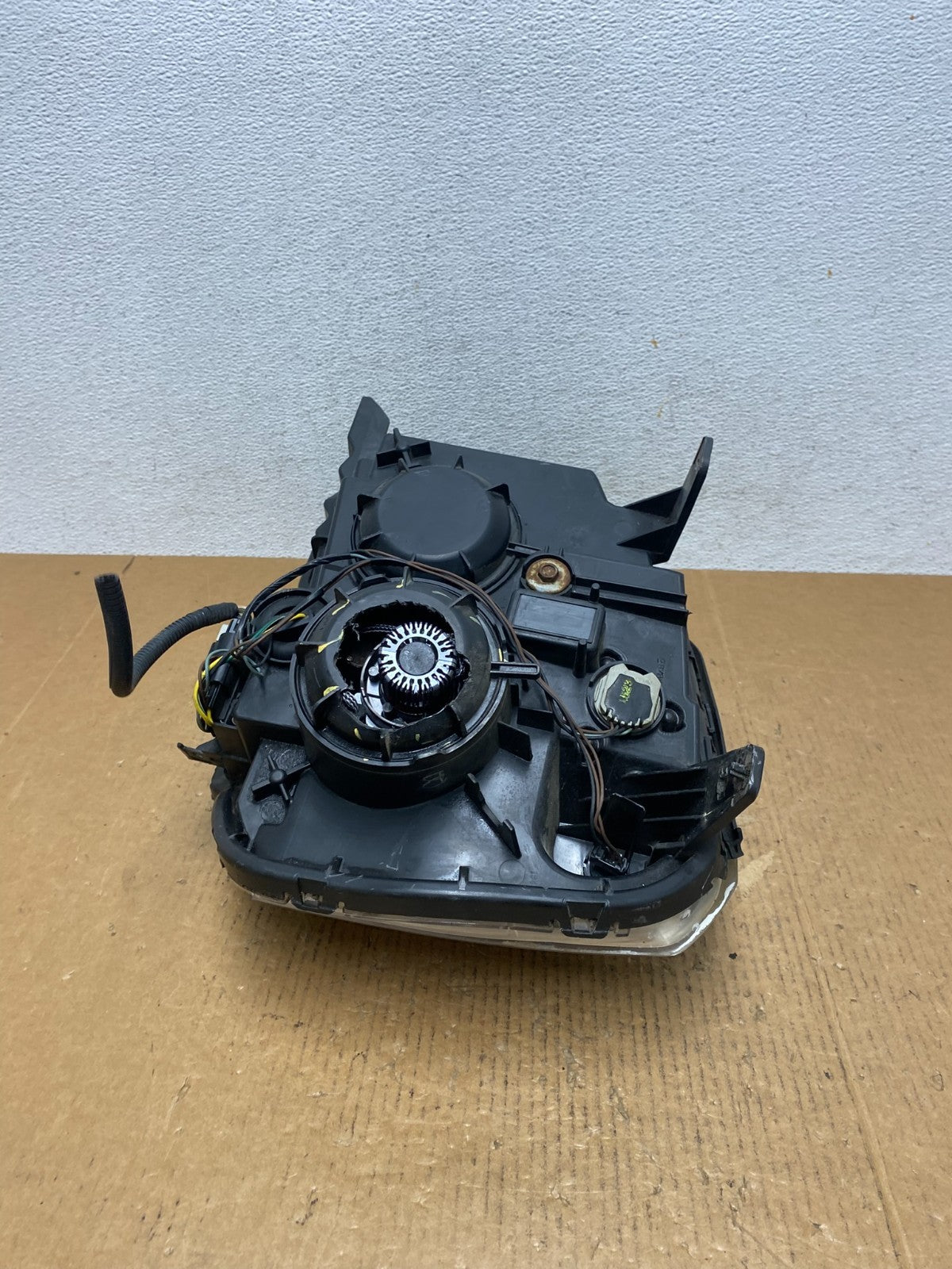 2010 to 2015 GMC Terrain Halogen Passenger Right Rh Side Headlight AE1429 DW7