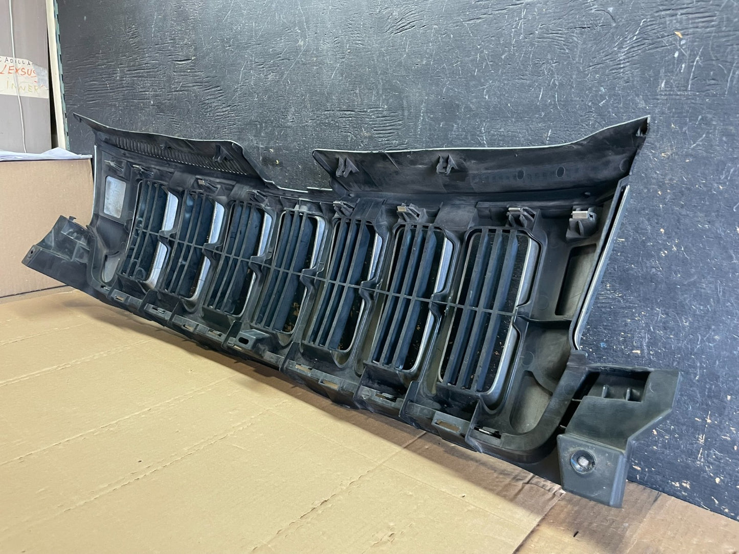 2011 to 2013 Jeep Grand Cherokee Front Upper Grill Grille OEM AA8808 DG8
