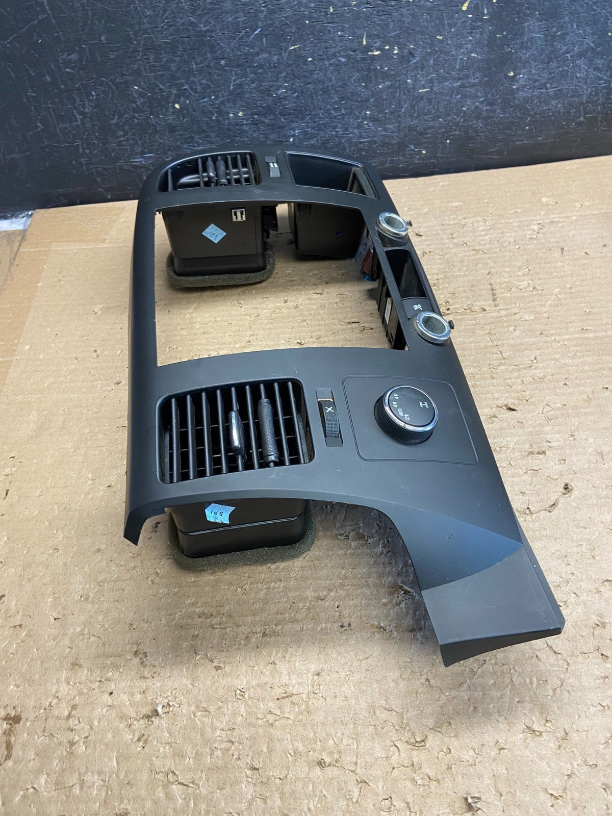 2007 to 2014 Silverado Sierra Center Console Radio Bezel Air Vents ag8681 DG1