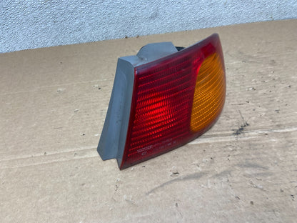 1998 1999 2000 Toyota Corolla Right Passenger Side Tail light OEM AB4755 LK2