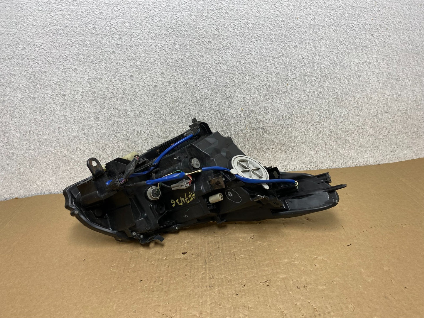 Sedan 4Door 2010 to 2013 Infiniti G37 Left Driver Headlight Xenon AF7436 DW6