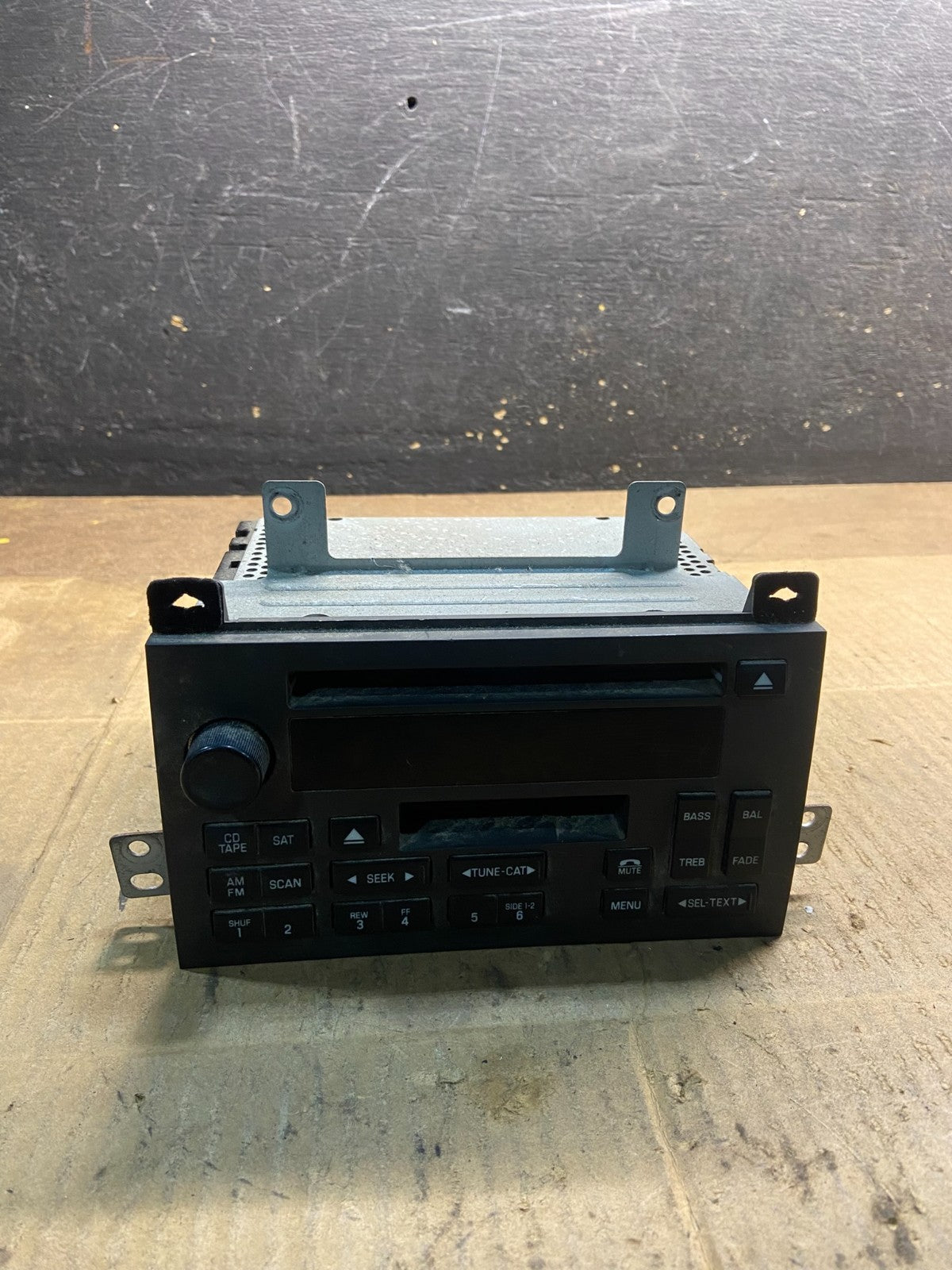 2003 - 2005 Lincoln Town Car RDS AM/FM Radio Tape CD Player Y7269 DG0