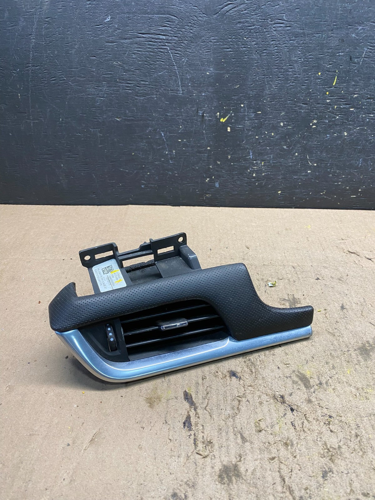 2013 to 2017 Cadillac XTS Left Driver LH Dash Dashboard Air Vent R8630 DG0