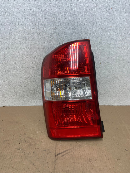 2006 to 2011 Kia Carnival Sedona Left Driver LH Side Tail Light AG4815 LK0