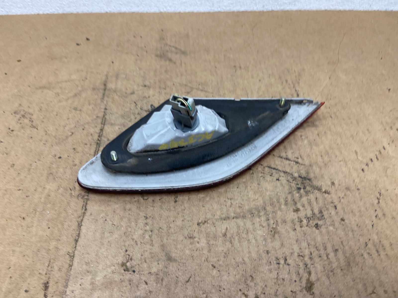 2003 to 2004 Toyota Avalon Right Passenger RH Inner Tail Light OEM AC3390 LK3