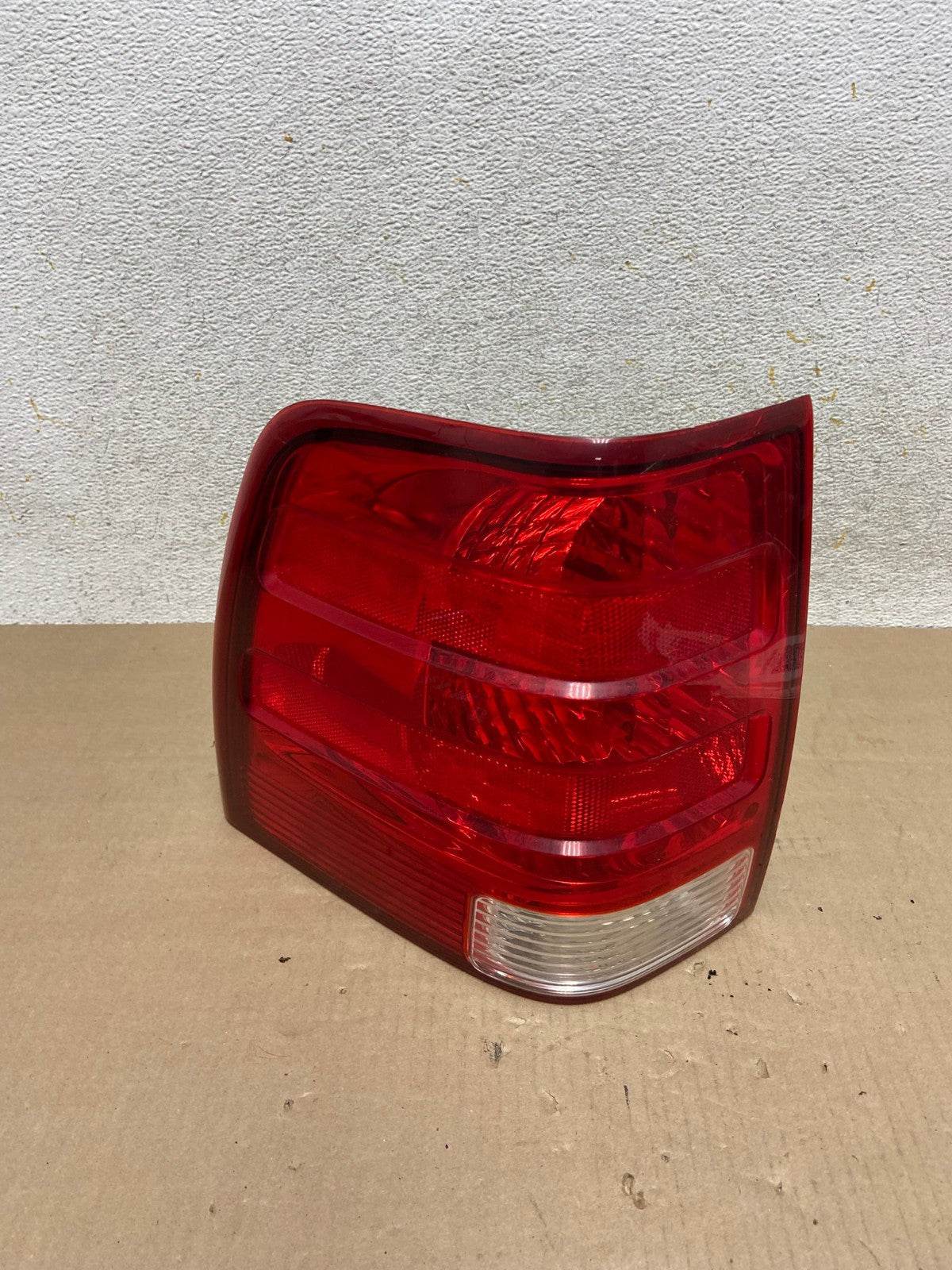 2003 2004 2005 2006 Ford Expedition Left Driver Lh Tail light AI1425 LK0