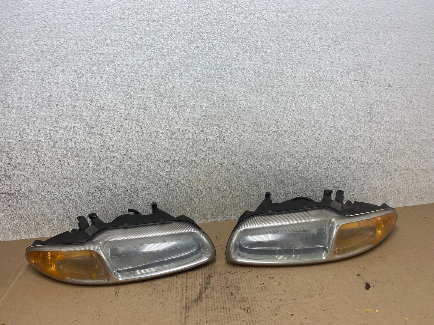 1996-2000 Chrysler Sebring Left+Right Side Halogen Headlights OEM Q16870